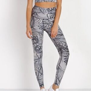 Beyond Yoga High Waisted Floral legging In Digital Lotus